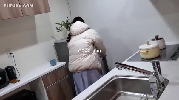 [HD 720p] FC2-PPV-4654855 旦那以外の男にカラダを弄られ大量に潮吹きをする元女優妻。結婚を機に事務所を退職して一般男性と結婚するも浪費癖が治らず多額の多額の借金の担保に他人棒で\…