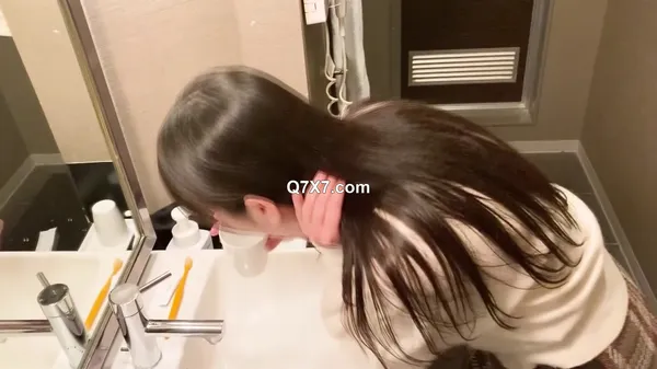 FC2-PPV-4639920 [モ無][顔出し][フェラ抜き]アイドル顔負け美人マッサージ師のアヒル口フェラチオ