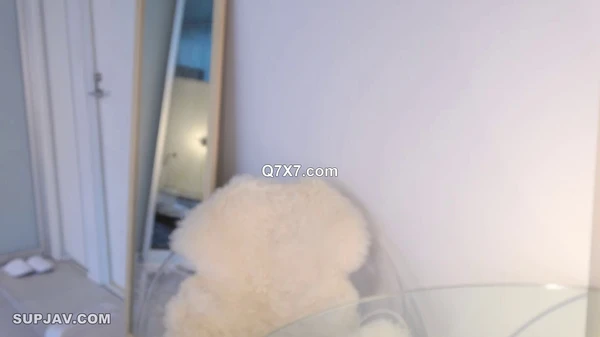 FC2-PPV-4640891 顔も体もエロカワな18歳色白スレンダー美女、エロ美しすぎる肉体に誘われ、容赦なく2発生中暴発です。[無・中出]