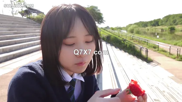 [HD/720p] FC2PPV 4568354 顔出し！！3日間限定！時間が止まったかの様な田園地帯で育った純粋であどけない笑顔の女のこをノーパンにして・・・無邪気さと従順な制服姿に発情し卒 業してしまう前に野外口内発射＆追撃生中出し！
