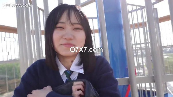 [HD/720p] FC2PPV 4568354 顔出し！！3日間限定！時間が止まったかの様な田園地帯で育った純粋であどけない笑顔の女のこをノーパンにして・・・無邪気さと従順な制服姿に発情し卒 業してしまう前に野外口内発射＆追撃生中出し！