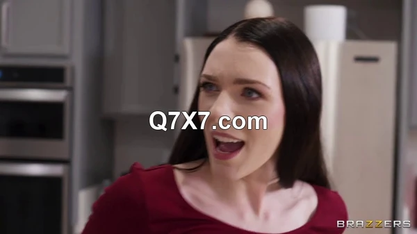 BrazzersExxtra 25 03 29 Catherine Knight Sneakily Stretching Her Pussy XXX 480p MP4-HEVC