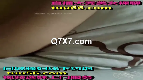 母子乱伦这次终于让妈妈穿上黑丝操她的大肥B了