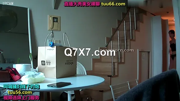 居家摄像头破解真实记录两姐妹的日常一丝不挂的在家里晃来晃去