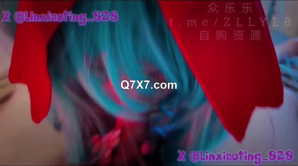 推特大屁股骚货母狗「小林的涩涩日常」「Linxiaoting」，可爱Coser约炮粉丝，没想到像小母狗一样被踩着头后入打桩