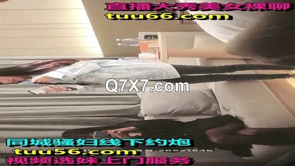 这么漂亮的妹子，穿上黑色丝袜干，狠狠地抽插还不够，还要掐脖子