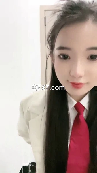重磅回归，苏州G奶校花，真实线下可约[我不是学妹]，雪白美乳~多汁大肥逼，馒头穴名器还有张好脸蛋，没有一处软肋