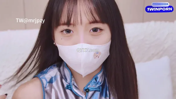白嫩甜美学姐女神[爱玩熊熊]中式旗袍白色丝袜是你们菜吗，性感旗袍白色丝袜美腿 性感蜂腰蜜桃臀暴力后入