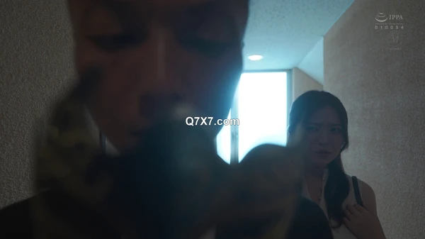 [FHD] JUR-232 ハプニングバー已婚妇女NTR 「あなたのためよ…」と言っていた妻がいつしか群がる男たちに夢中になっていた。 木下凛々子