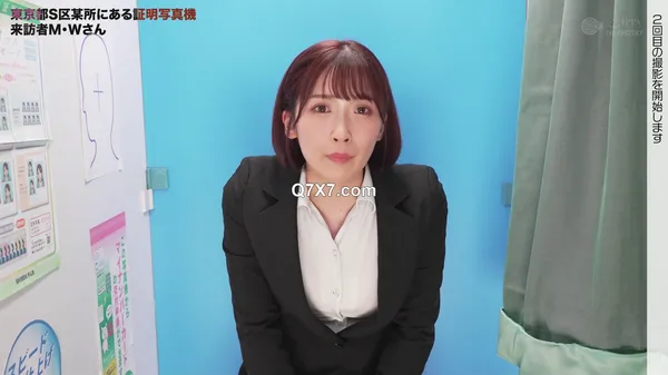 [FHD] SGKI-038 ここで撮影した写真を貼れば絶対合格するというピストンバイブ証明写真ボックス リクルートスーツの女子大生がどんなに突かれても笑顔をキープ