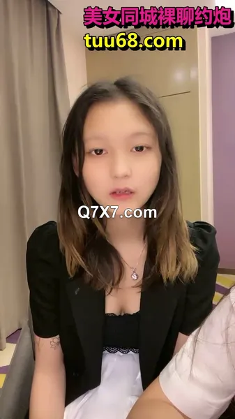年輕美女實習生被上司抓到工作上的紕漏帶到KTV強行啪啪啪