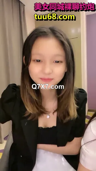 年輕美女實習生被上司抓到工作上的紕漏帶到KTV強行啪啪啪