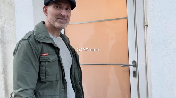 JacquieEtMichelTV - Selinah gives her guest a warm welcome 2025.01.11 1080p