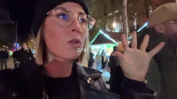 JacquieEtMichelTV - Pam visits Aix in her own way 2024.12.28 1080p