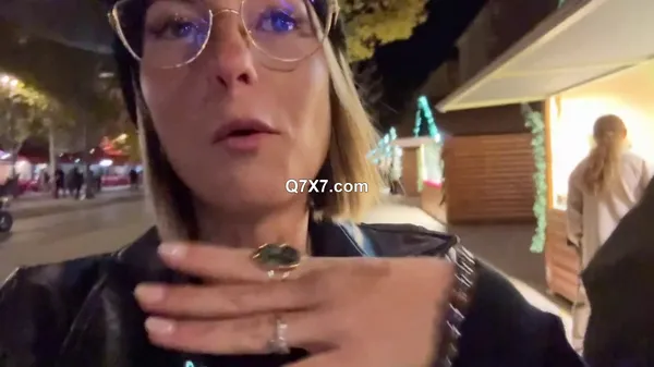 JacquieEtMichelTV - Pam visits Aix in her own way 2024.12.28 1080p