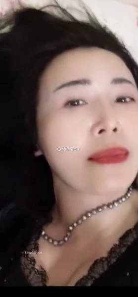2024年11月最新，[抖音福利]极品韵味熟女，[达琳]，老A8也是A8，风情万种，年轻时候大美女