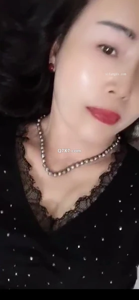 2024年11月最新，[抖音福利]极品韵味熟女，[达琳]，老A8也是A8，风情万种，年轻时候大美女