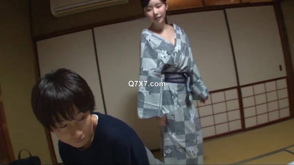 [FHD] 815WOMC-105 彼女がいる男性客でもお構いなしの女将