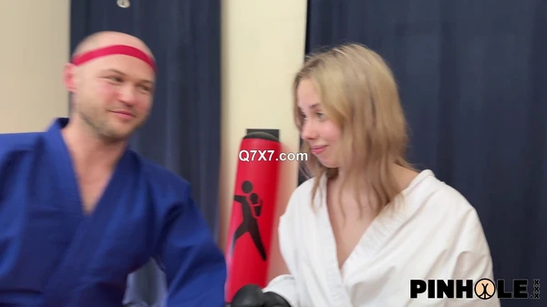 Pinhole 25 02 28 Alice Murkovski XXX 1080p MP4-NBQ [XC]