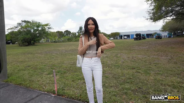 BangBus 25 03 19 Izi Blu Sky XXX 2160p MP4-WRB [XC]