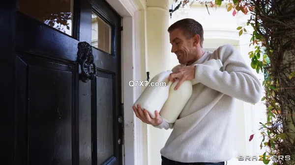 BrazzersExxtra 25 02 12 Klara Devine Cereal Milkers XXX 1080p MP4-WRB [XC]