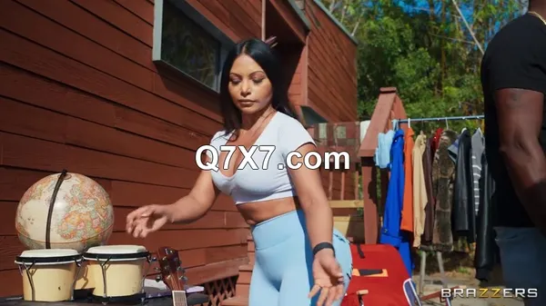 BrazzersExxtra 25 02 10 Brandy Salazar Sweet Deal An Intense Yard Sale Dickdown XXX 480p MP4-XXX [XC]