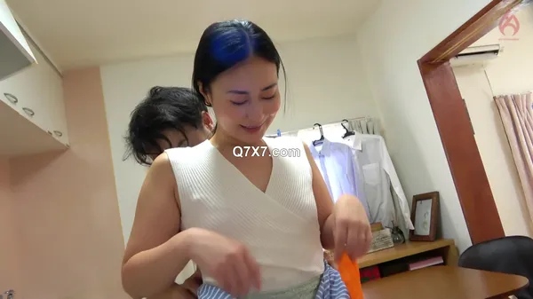 [FHD] HEZ-756 勝負パンツを落としちゃった！上層階に住む男の過激なパンツを拾った已婚妇女たちが発情しそのパンツでオナニー＆痴女プレイで性欲発散！変態妻と中出し絶倫性交10人