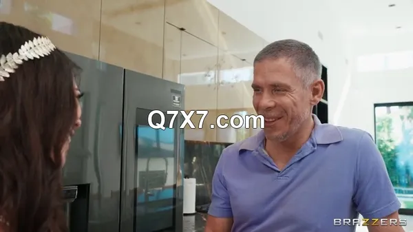 BrazzersExxtra 24 08 17 Brianna Arson Dilf Worships My Golden Nipples XXX 480p MP4-XXX [XC]