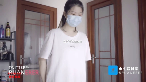 被猥琐房东盯上的清纯学生妹“小七软”同学无奈以小嫩B来抵半个月的房租