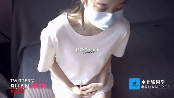 被猥琐房东盯上的清纯学生妹“小七软”同学无奈以小嫩B来抵半个月的房租