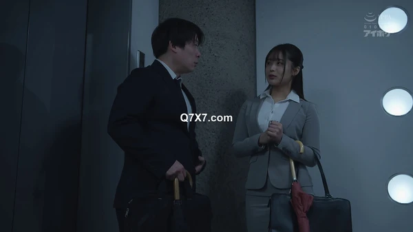 [FHD] IPZZ-347 出張先が記録的豪雨で先輩上司と突然相部屋に…雨で濡れた身体に興奮した上司に襲われ朝まで9発のびしょ濡れ絶倫性交 長浜みつり