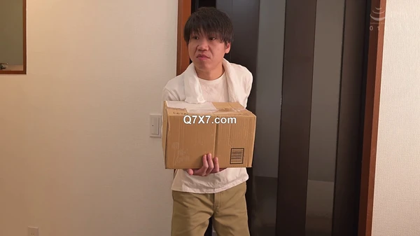 [FHD] NACR-941 好みの配達員が来るとパンツを脱いでお出迎え！マ〇コを見せつけ誘惑する淫乱奥さん 森沢かな