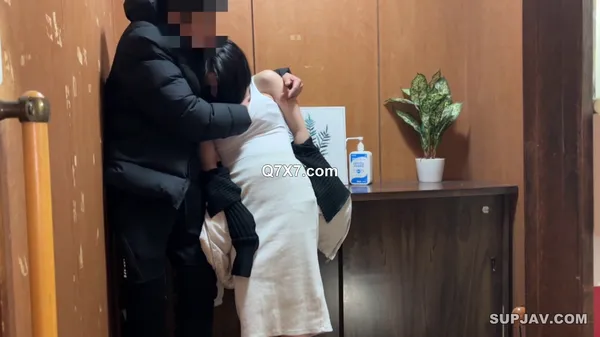 FC2-PPV-4671342 強制3P二人の男の精子を子宮奥に注がれる敏感妻。義理の*に借金を背負わされて祖*の家に居る所を発見され車内に無理矢理押し込まれ強制フェラを強要し、それで満足せず家に連れ込み抵抗も虚しく二人の肉棒で体と