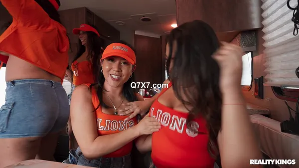 [1080p]CrazyCollegeGFs 25 04 17 Emerald Loves And Cassie Lenoir Traveling Fan Fuck Fest XXX MP4-HEVC