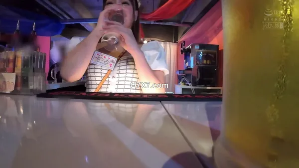 [FHD] MISM-379 都内ガールズバーで見つけた自称変態ドエムの尻軽娘を速攻トイレに連れ込んで鬼イラマした後に、営業後に即アナぶち犯してケツ堕ちさせてやりました。穴ぴぃ（める）