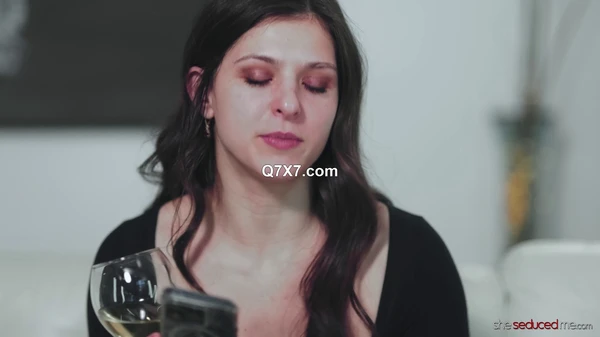 SheSeducedMe.24.07.22.Alex.Grey.Leah.Gotti.And.Penelope.Woods.XXX.1080p.MP4-WRB[XvX]