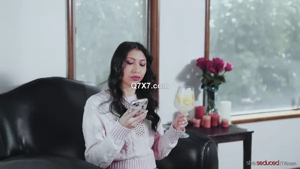 SheSeducedMe.24.07.22.Alex.Grey.Leah.Gotti.And.Penelope.Woods.XXX.1080p.MP4-WRB[XvX]
