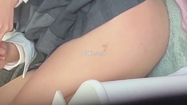 [FHD] NEOS-009 つきまとい09 艶やかな黒髪にお行儀良く制服を着た眼鏡文学美少女に近づき電車痴●。そして家までつきまとい窓の隙間から盗撮侵入し睡眠姦。公園で無邪気に笑いながら1人で遊んでいるところを再び襲い監禁ファック。