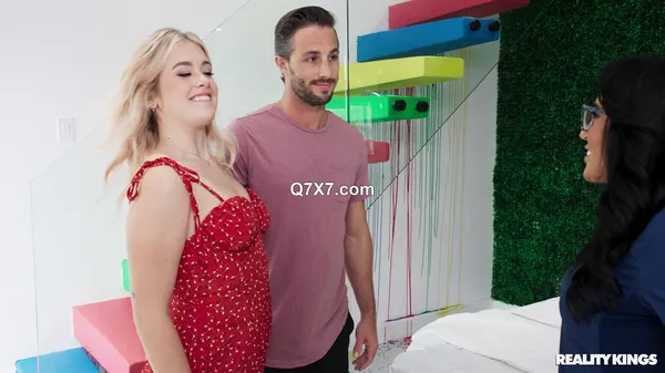 MomsBangTeens.24.07.23.Ashley.Alexander.And.Abi.James.Couple.Gets.Fucked.By.The.Masseuse.XXX.1080p.MP4-WRB[XvX]