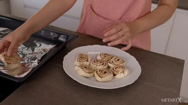 MetArtX 25 04 15 Oxana Chic Good Cook 2 XXX 2160p MP4-WRB [XC]