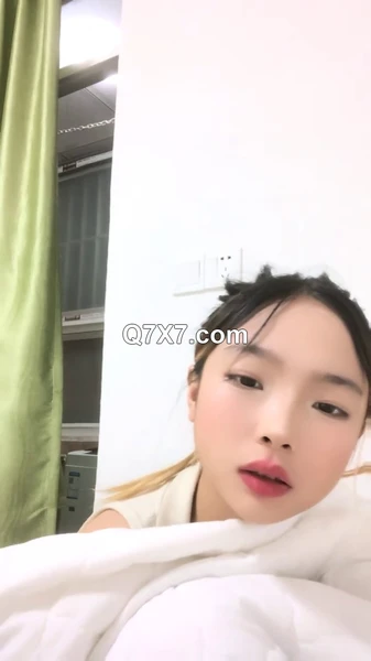 灌醉18岁的学生妹，[小乖7]，几瓶啤酒就喝醉了，被操了，娇喘喊着~快~快~快
