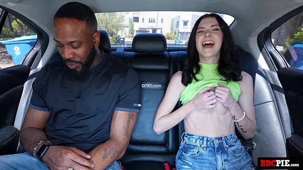 BBCPie 25 03 08 Bella Nova Backseat Bliss XXX 2160p MP4-WRB [XC]
