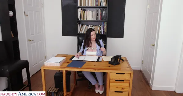 NaughtyOffice 25 04 07 Lindsay Lee XXX 2160p MP4-WRB [XC]