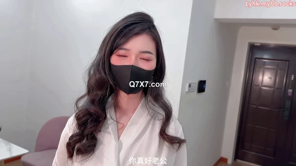 [1080p]超颜值极品骚货女神『狐不妖』❤️lo白领小骚货被按倒餐桌上插小小骚逼 换上情趣内衣服务大鸡鸡哥哥 被操的满嘴淫语[可能含有廣告，請預覽後下載]]