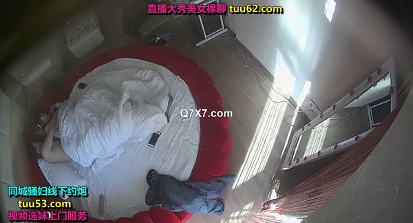 钟点炮房水滴监控TP貌似很赶时间的一对偷情男女骚女戴着文胸上位屁股扭的非常好看