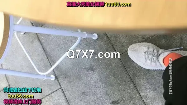 山鸡探花重金约操超棒身材披肩黑丝袜外围女 很会挑逗 一顿扛腿猛草