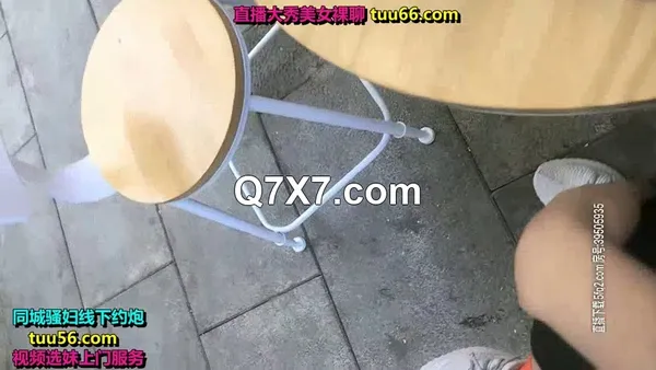 山鸡探花重金约操超棒身材披肩黑丝袜外围女 很会挑逗 一顿扛腿猛草