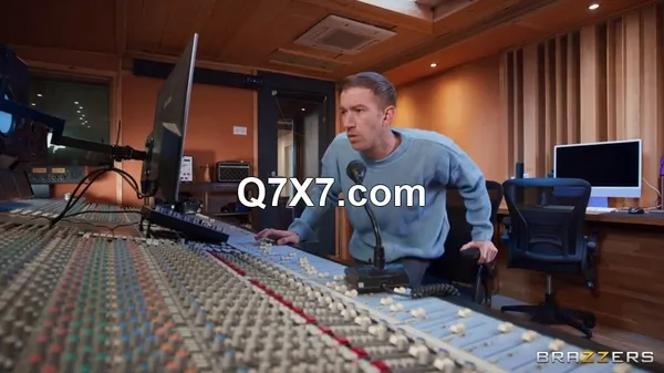 BrazzersExxtra 25 05 14 Kenia Music The Vocal Voyeur XXX 480p MP4-H264