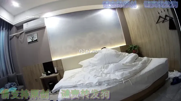 [1080p]2025年5月，[私房专家原创约炮]，女大学生，操完裹着精液马不停蹄去见男朋友，真正的爱情故事，双角度拍摄