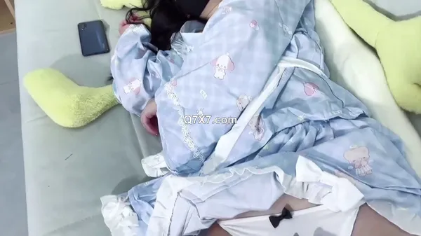 [1080p][萌崽儿]- 假期在家的姐弟乱伦禁忌 迷晕姐姐下手为强被肉棒征服淫叫连连 内射流精流出浓浓精液阴蒂都肿了